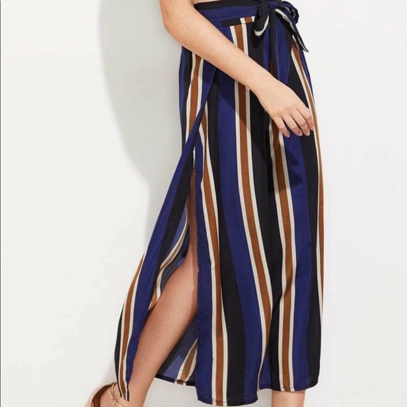 Wide Leg Pants - Picture 3 of 4